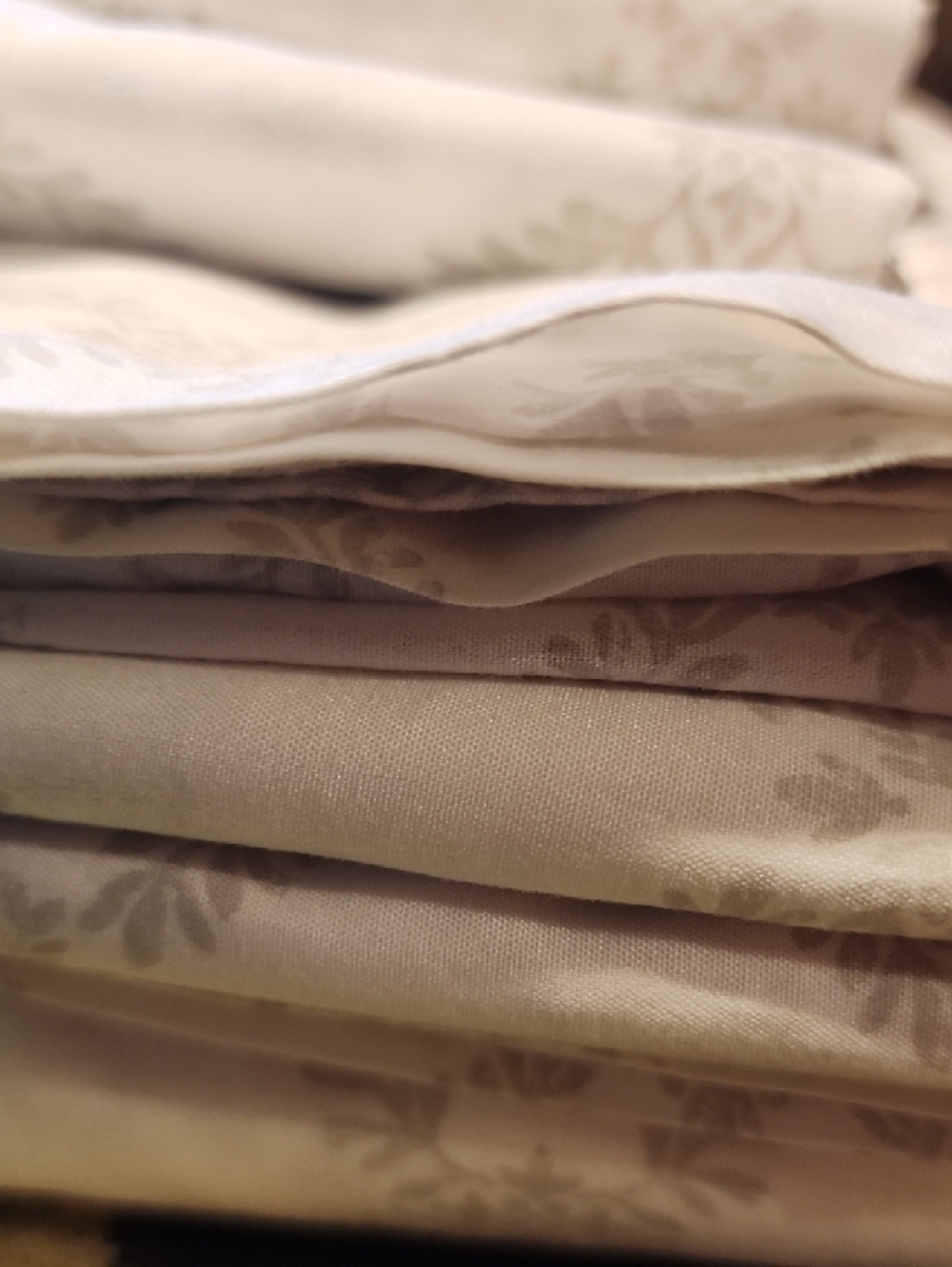 Signature Hemmed Sheet Set — Light Gray Floral - Picture 7 of 9